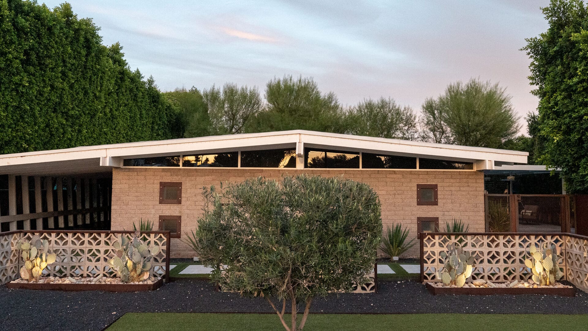 Ralph Haver mid-century modern home in Phoenix with a low roofline, breeze block walls, and desert landscaping.