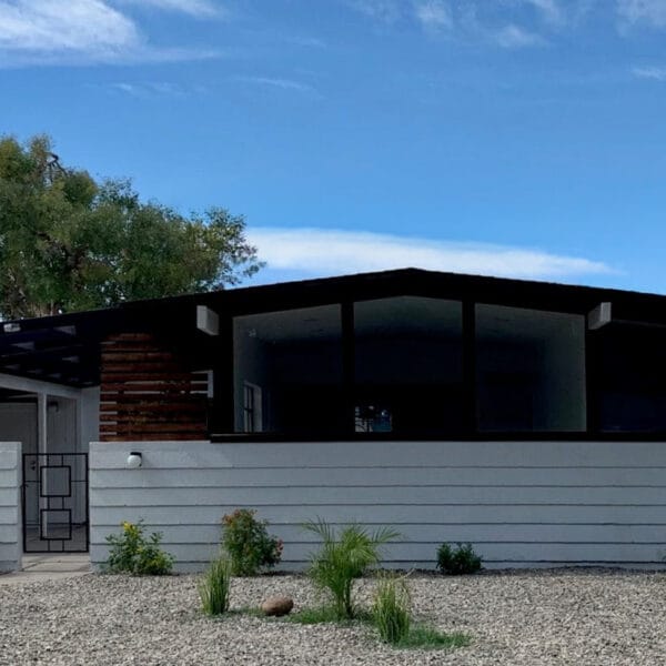 Ralph Haver mid-century modern home in Town and Country Manor Phoenix with white block wall, low roofline, clerestory windows, patio port, and desert landscaping.