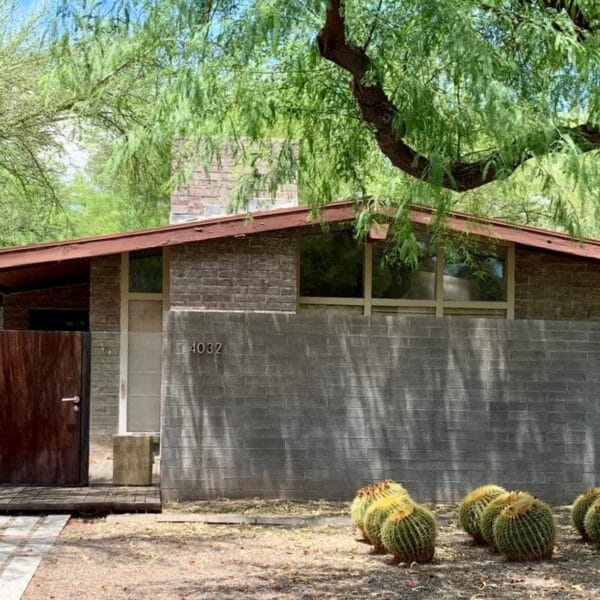 Ralph Haver mid-century modern home in Windemere Phoenix with block wall entry, low roofline, clerestory windows, and desert landscaping.