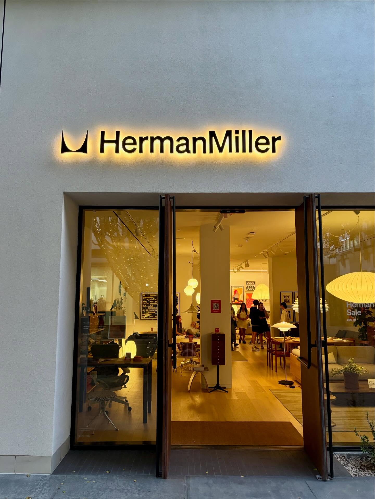 An evening well spent at the new @hermanmiller store in Phoenix.

A brand that defined mid-century modern design, now wi